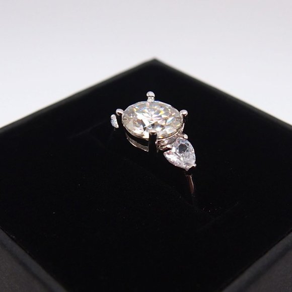 Awesome 3 Stone Certified 2.80ctw Moissanite Ring. White Gold - Picture 11 of 16